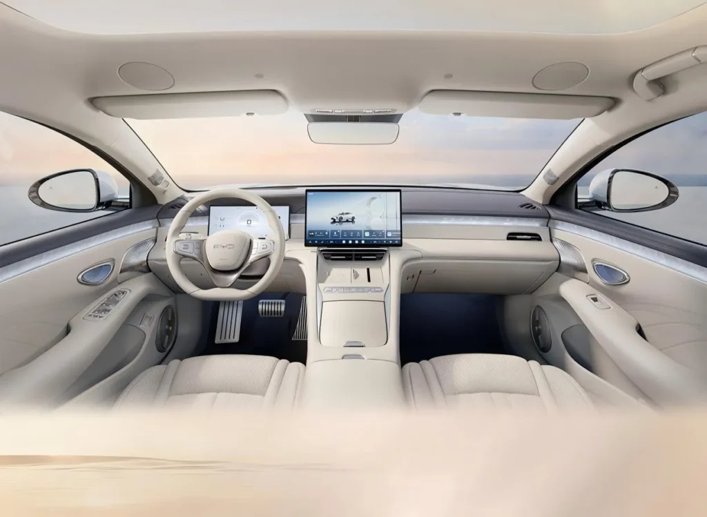 BYD Seal 08, beige interior