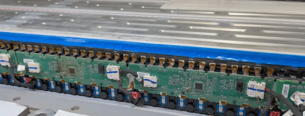 BYD’s first-generation Blade Battery,Layout of the busbars inside the battery pack