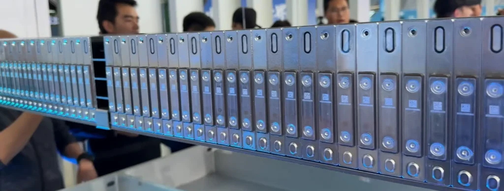 BYD’s second-generation Blade Battery Layout of the busbars inside the battery pack