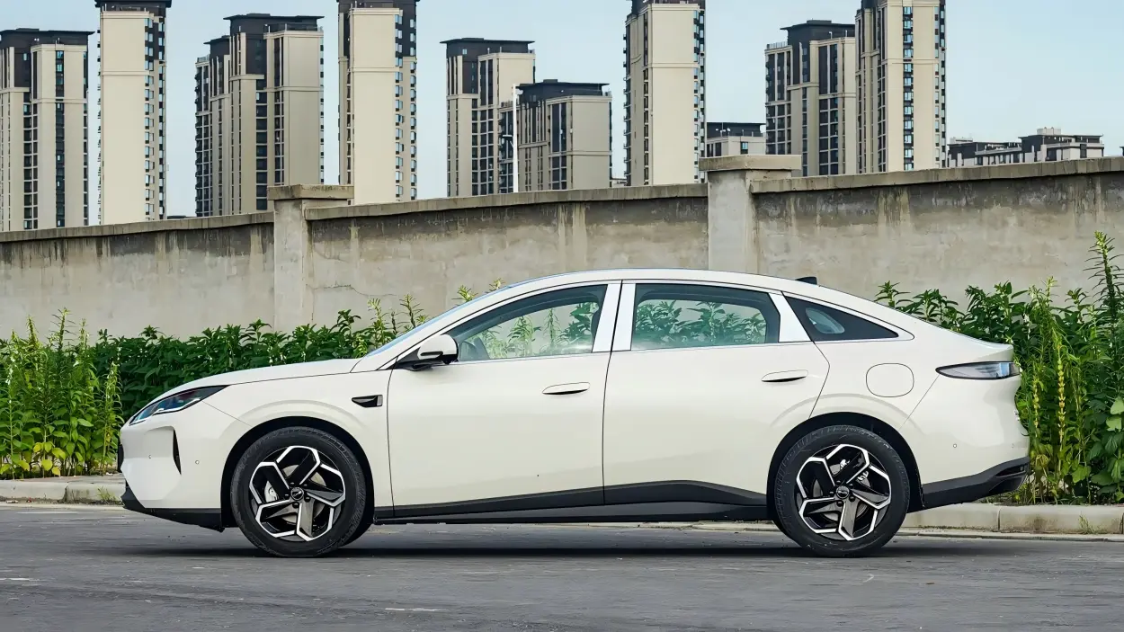 2027 Side view of the BYD Seal 06