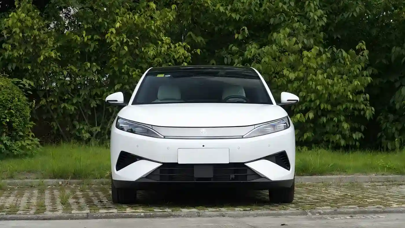 Front view of the BYD Qin MAX