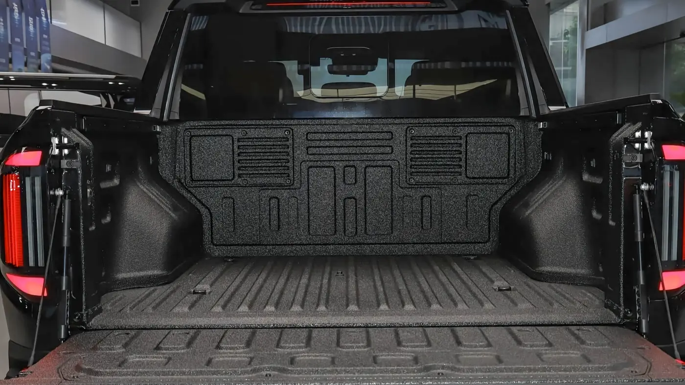 Rear Seat Space in the Chery Zongheng F700