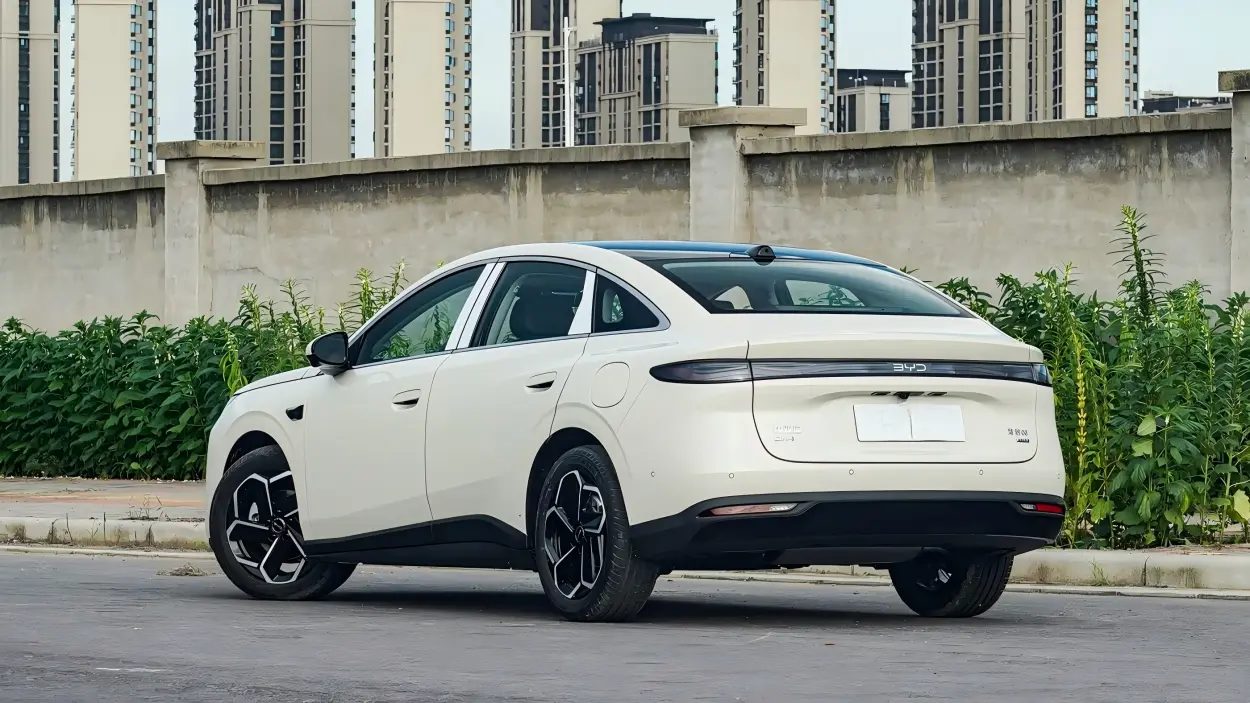2027 Rear view of the BYD Seal 06