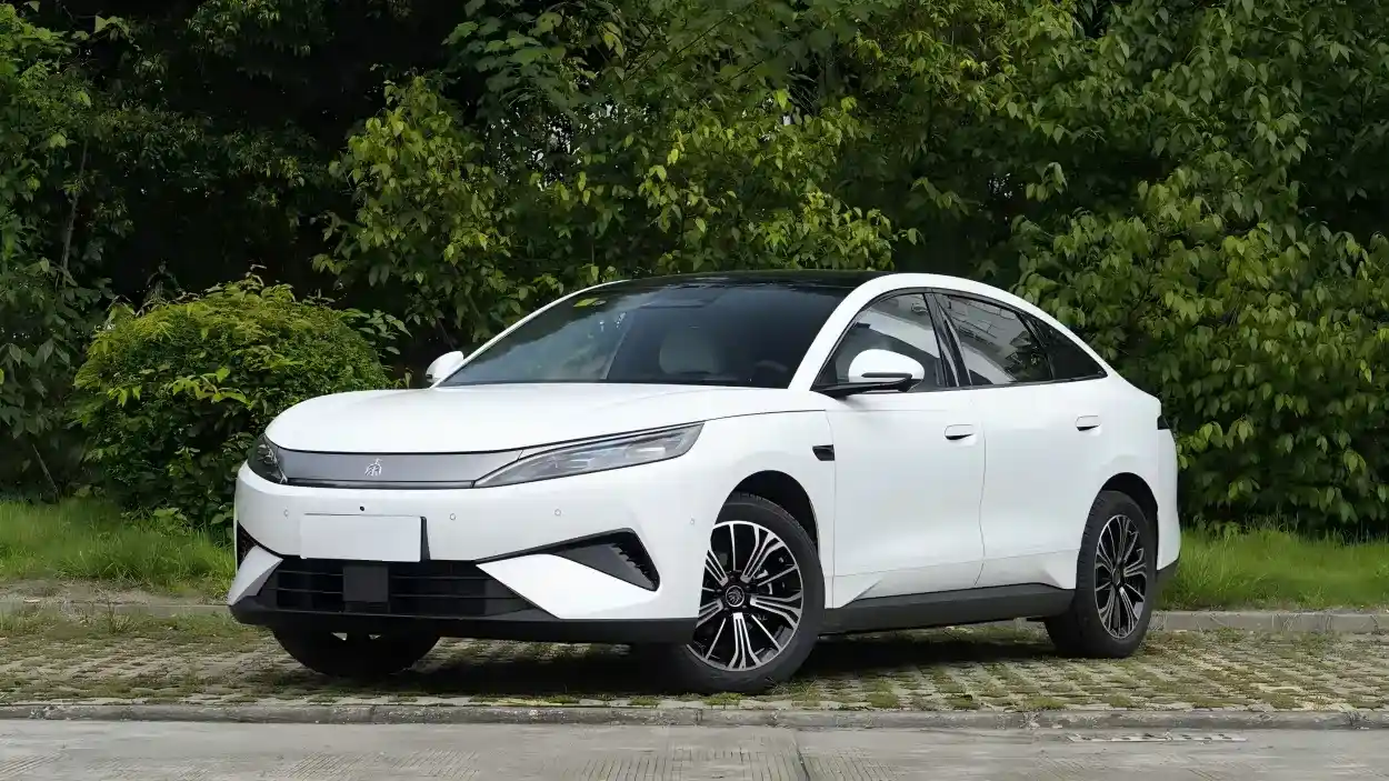 Front view of the BYD Qin MAX