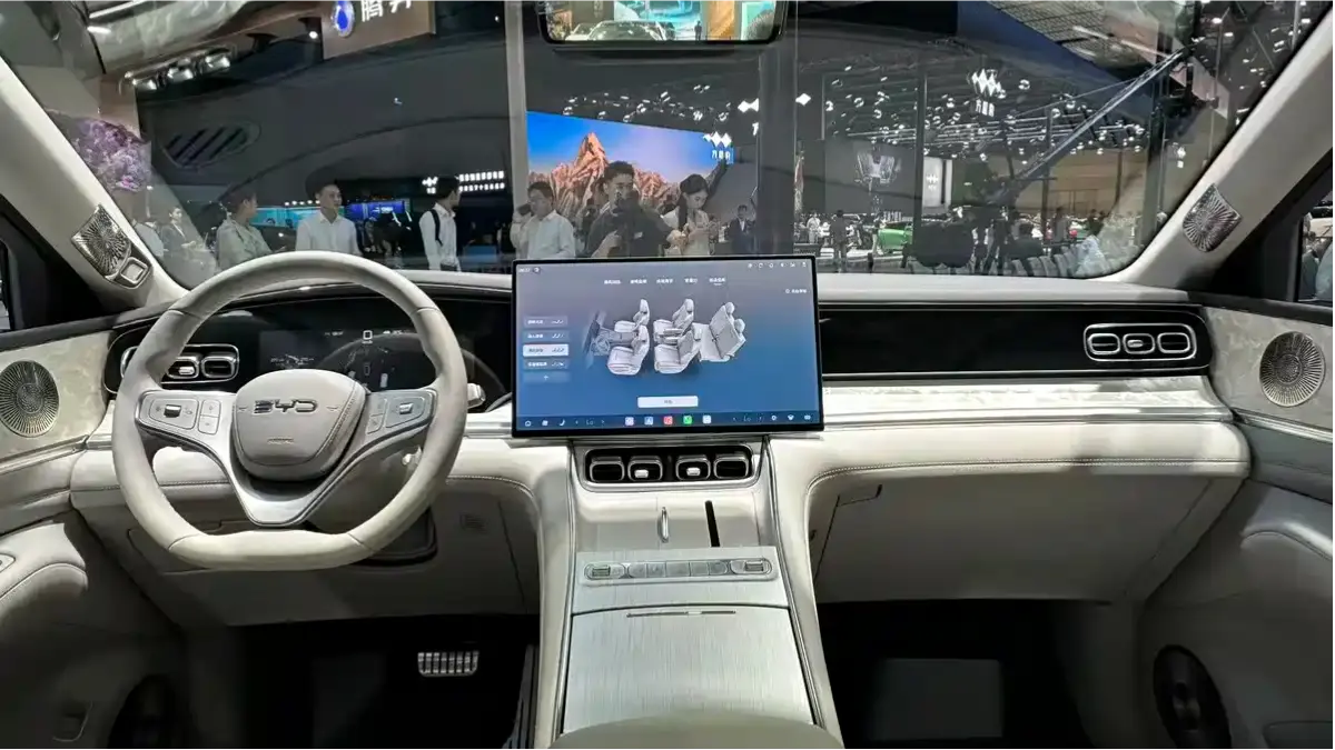 BYD Sea Lion 08 Interior