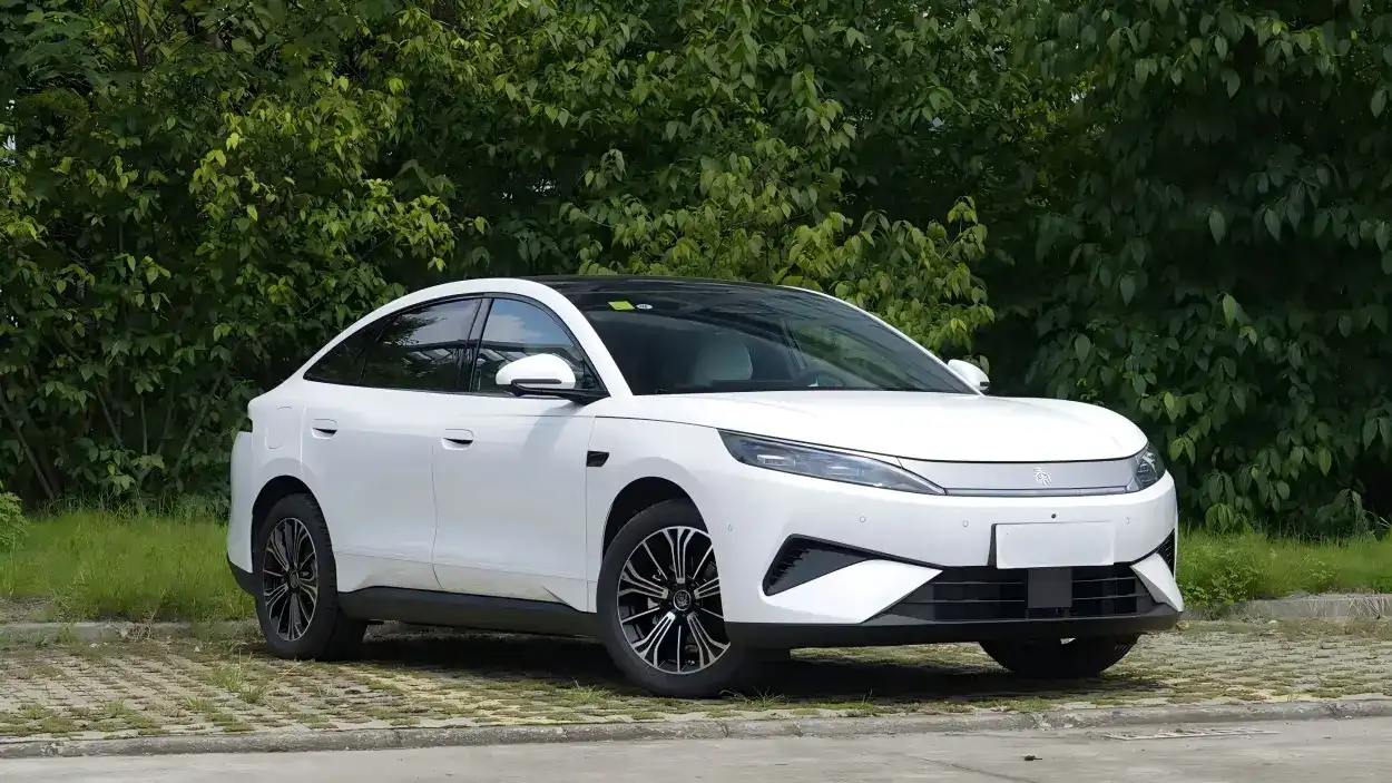 Front view of the BYD Qin MAX