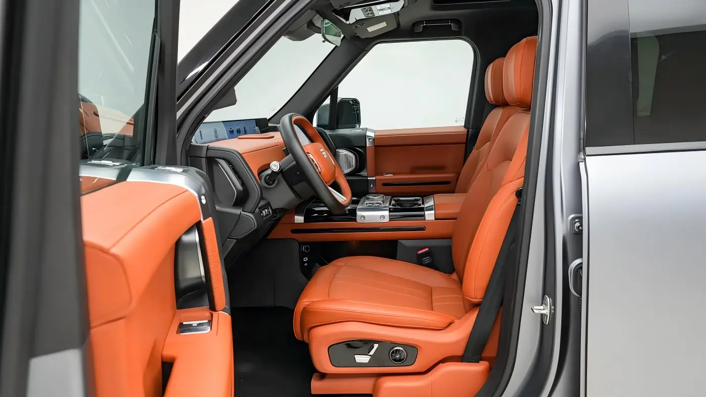 Chery Zongheng F700 interior: front seats