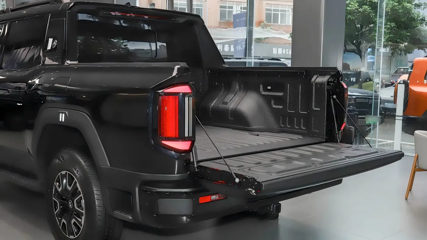 Rear seats of the Chery Zongheng F700
