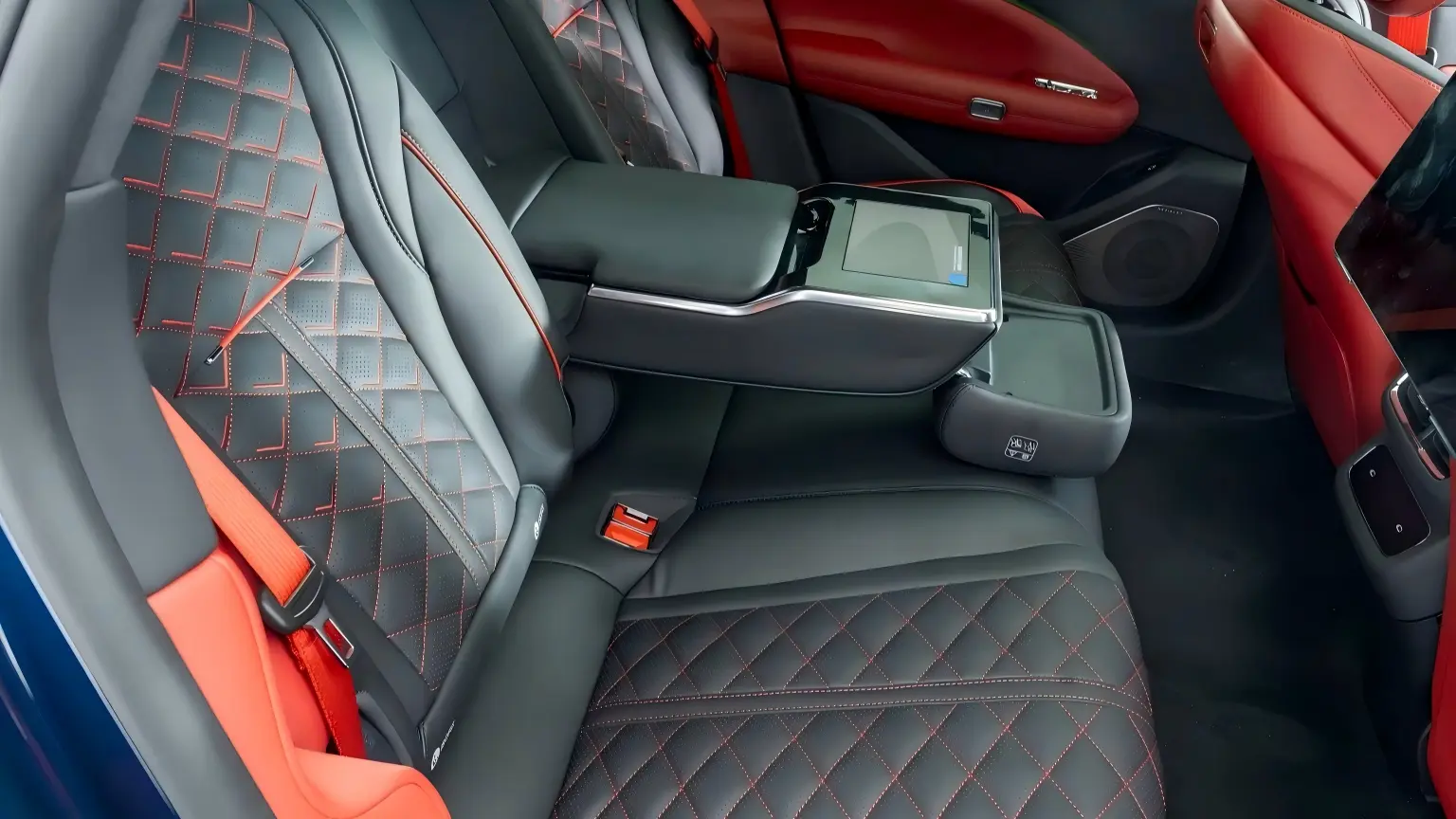Denza Z9S rear seats in red leather with armrest control screen