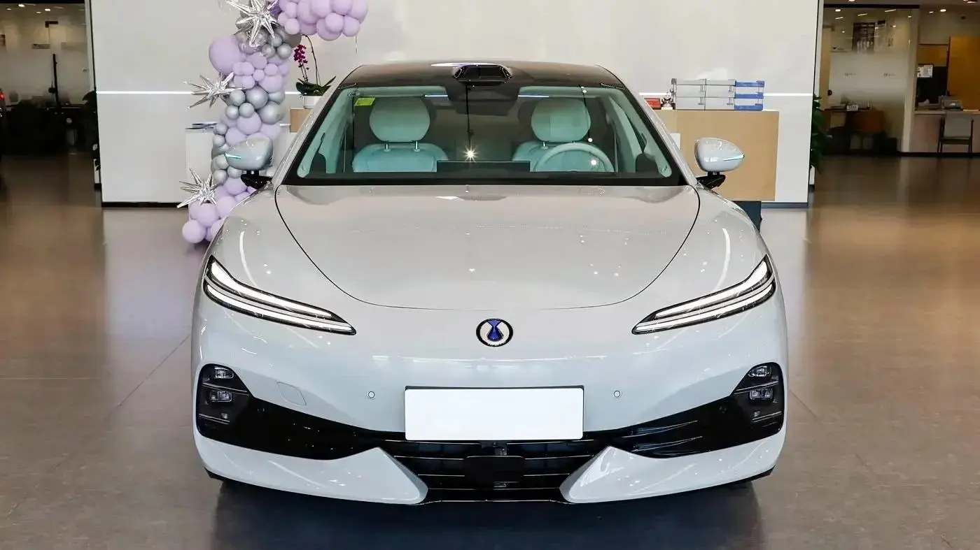 Denza Z9S front view at a showroom, showing the roof lidar and closed-off nose