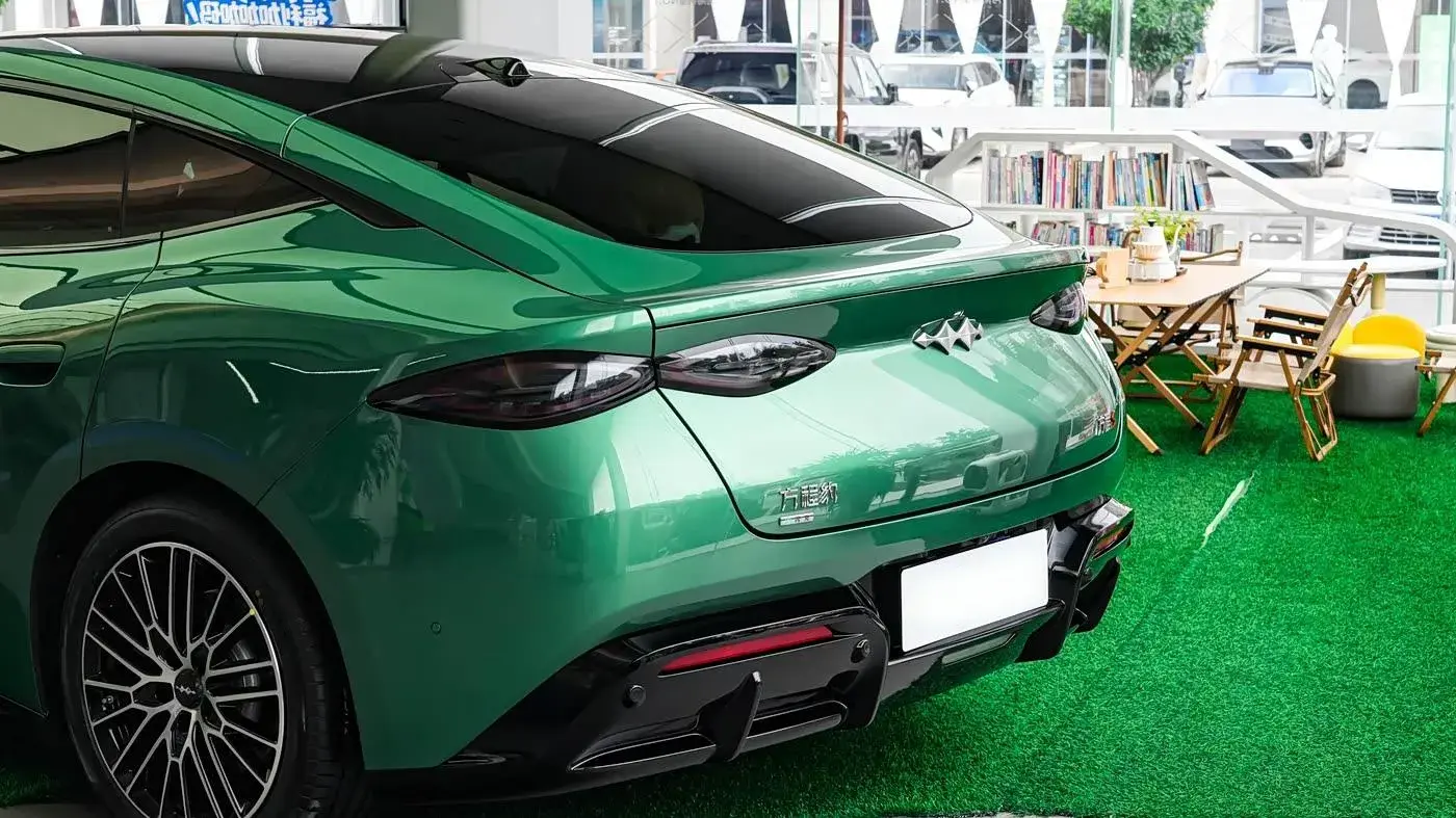 Fang Cheng Bao Formula S — rear three-quarter view (green car)