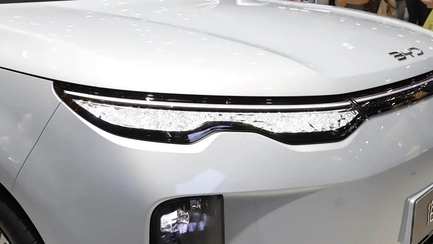 BYD Sealion 08 headlights