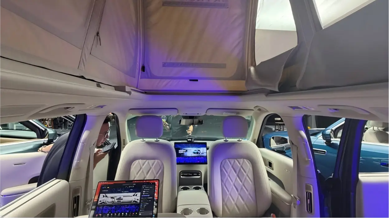 Interior of the Xiaomi Pengcheng N90 MAX Explorer Edition roof tent