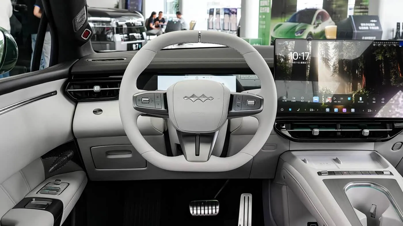 Fang Cheng Bao Formula S — dashboard, steering wheel and twin screens