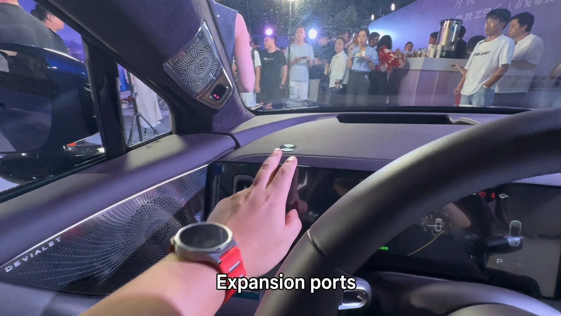 Denza Z9S dashboard accessory mounting points at the launch event