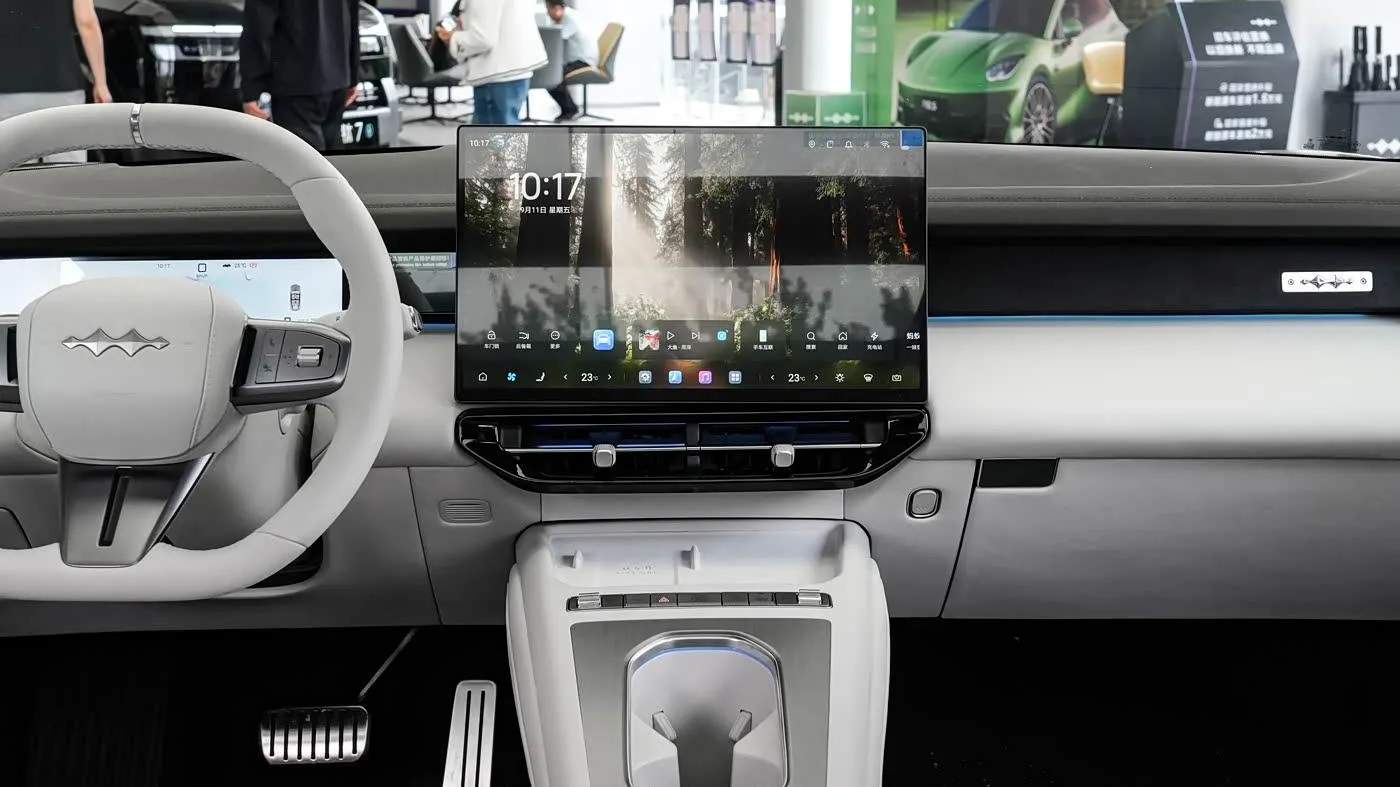 Fang Cheng Bao Formula S — centre touchscreen and console