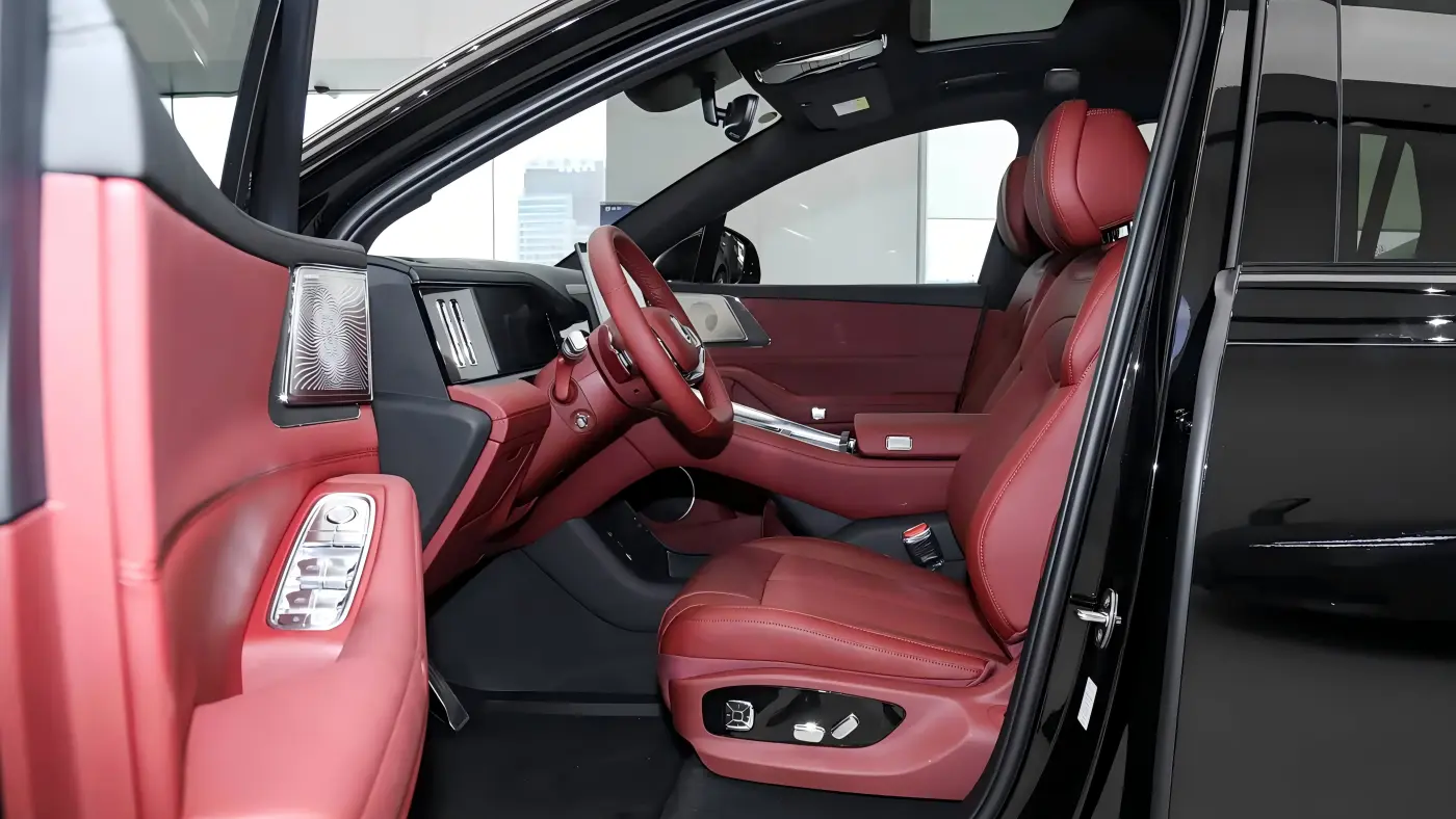 Interior and Seats of the BYD Denza N8L All-Electric Version