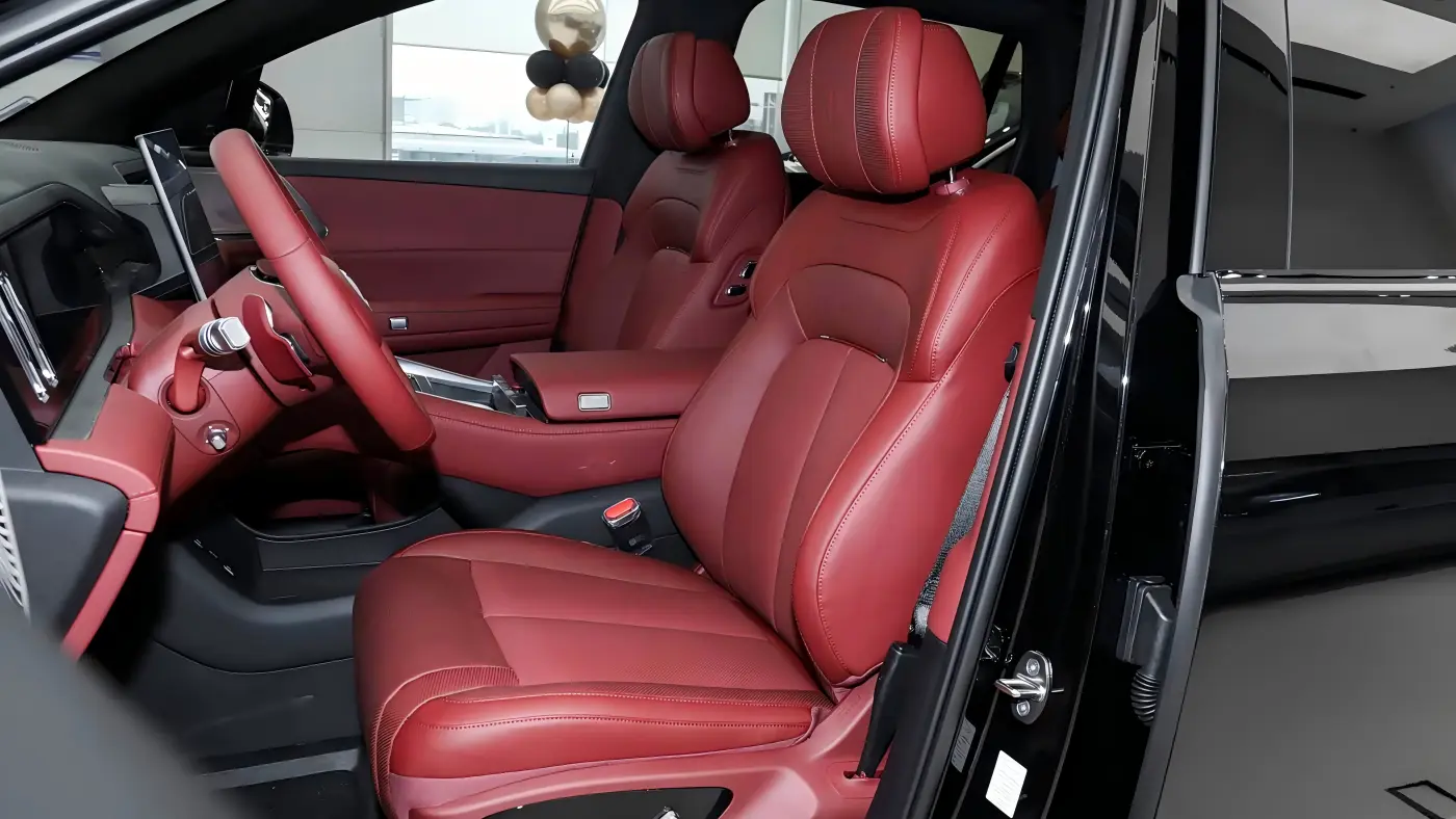 Interior and Seats of the BYD Denza N8L All-Electric Version