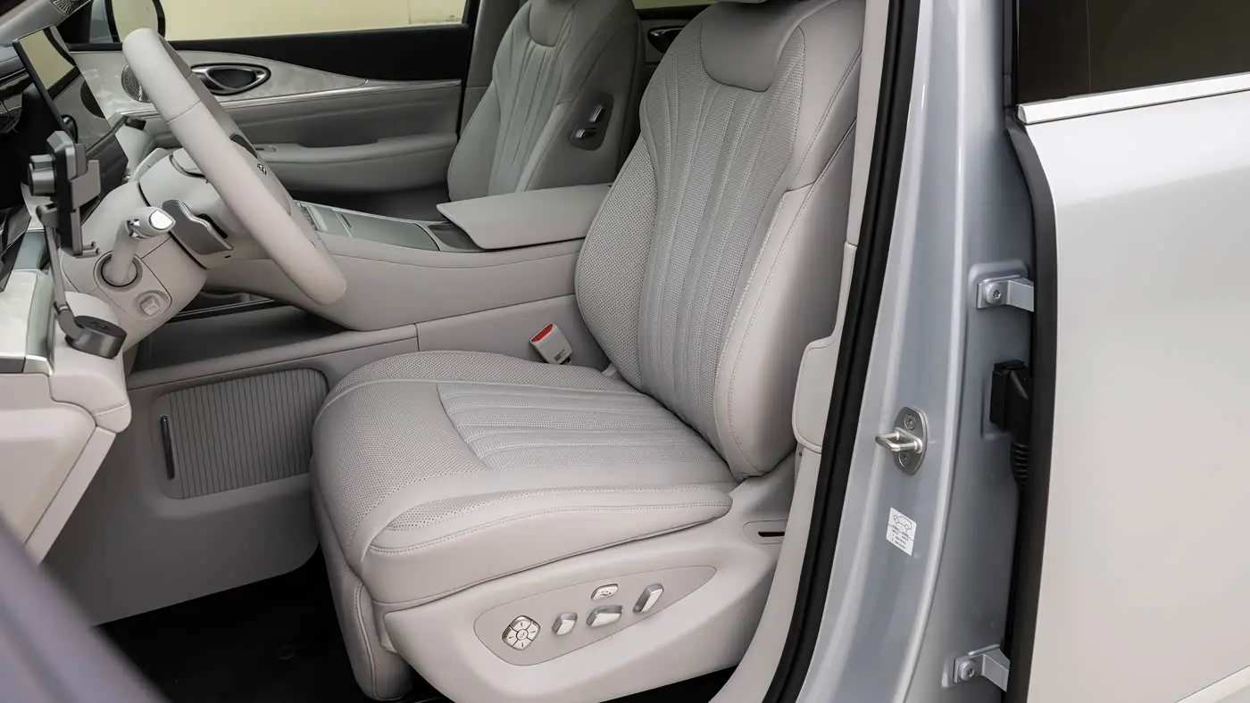 BYD Sealion 08 Interior