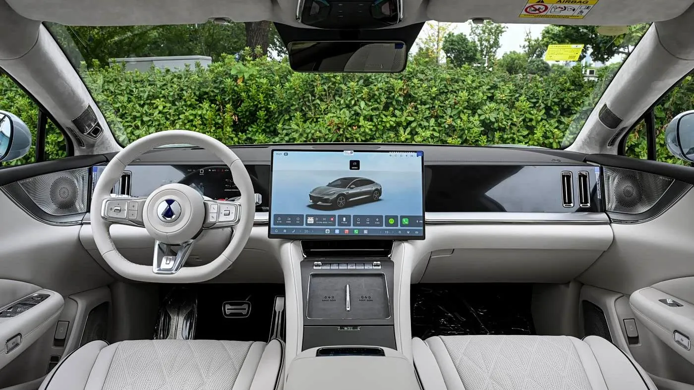 Denza Z9S dashboard with instrument display, centre screen and passenger screen band