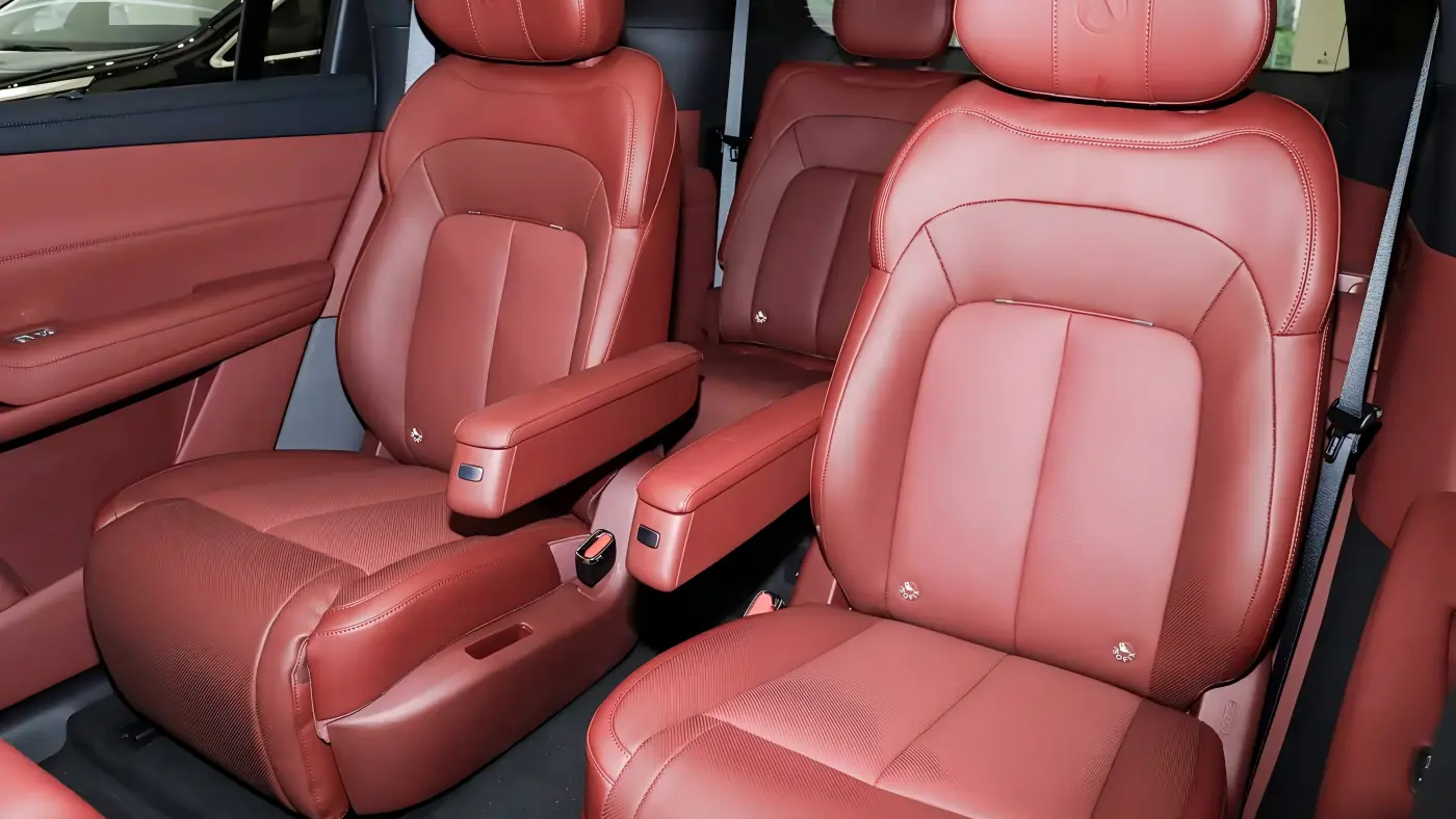 Interior and Seats of the BYD Denza N8L All-Electric Version