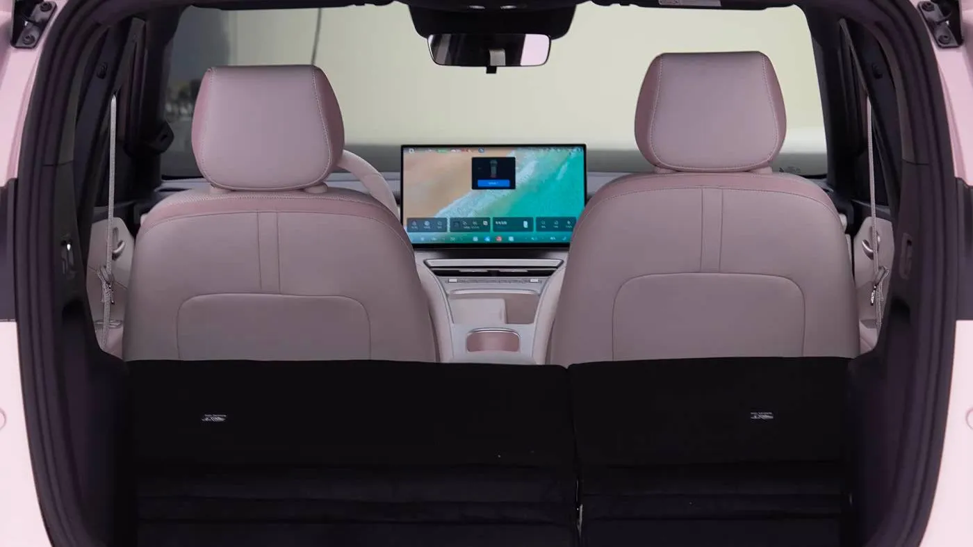 Second-generation BYD Seagull: rear seats and boot opening seen from behind