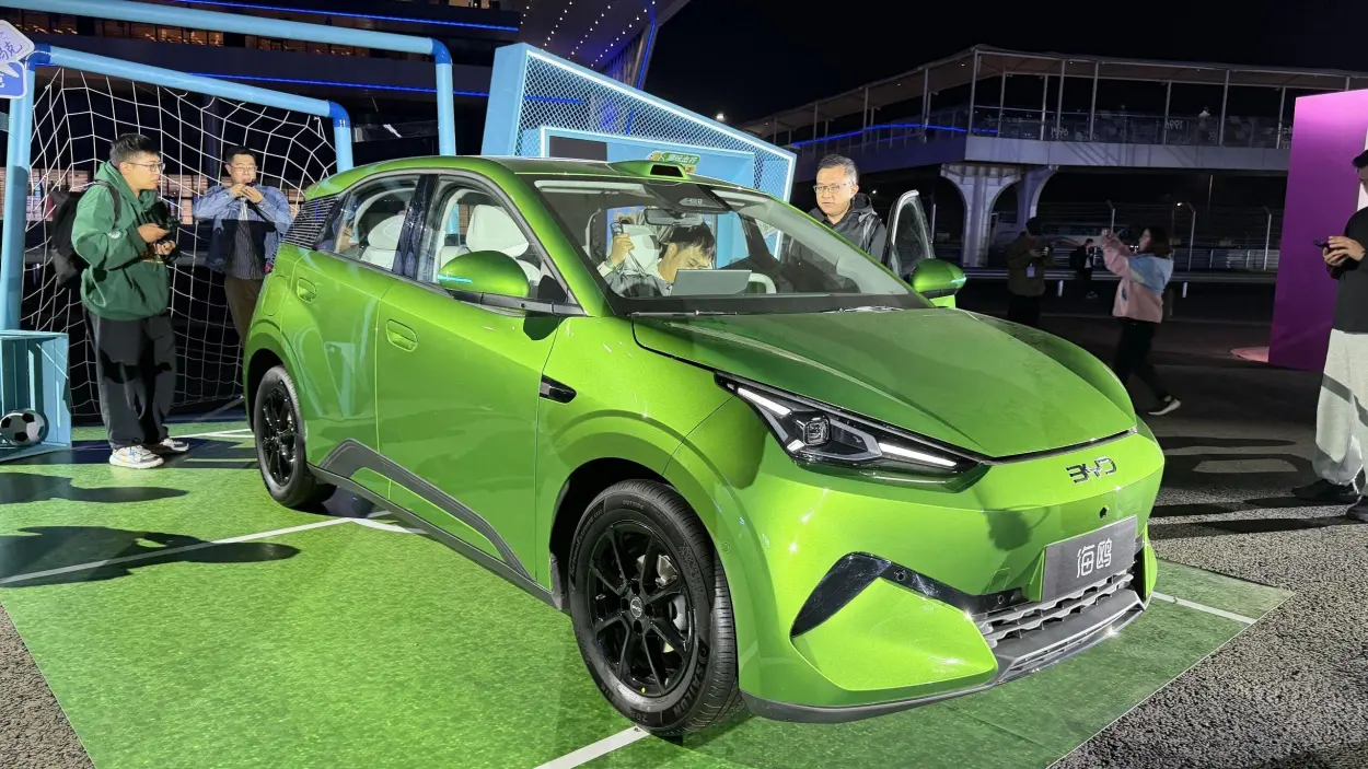 Green second-generation BYD Seagull on the outdoor display stand