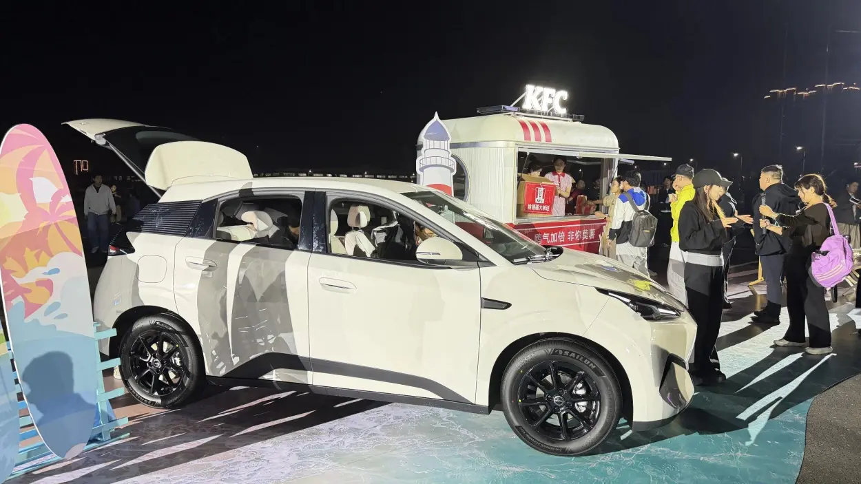 White second-generation BYD Seagull with the front compartment open in the display zone